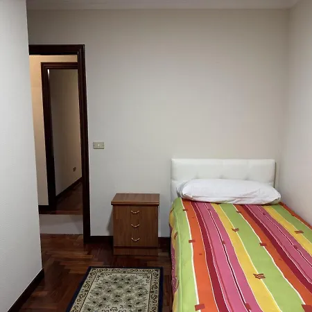 Piso 3 Hab Cerca De Av Madrid Con Wifi アパート
