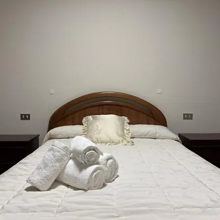 Piso 3 Hab Cerca De Av Madrid Con Wifi شقة